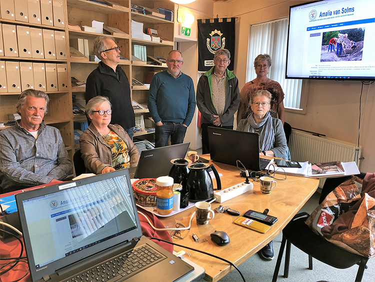 De werkgroep Digitale Beeldbank van de Heemkundekring Amalia van Solms